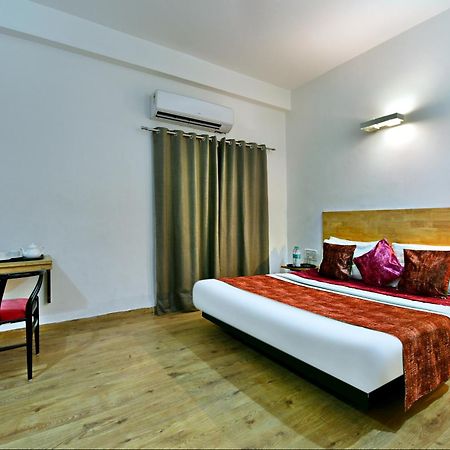 Divine Inn Couple Friendly Hotel Near Sector 51 Metro Station Νόιντα Εξωτερικό φωτογραφία