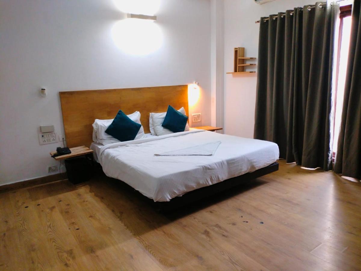 Divine Inn Couple Friendly Hotel Near Sector 51 Metro Station Νόιντα Εξωτερικό φωτογραφία
