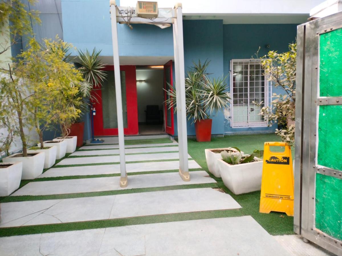 Divine Inn Couple Friendly Hotel Near Sector 51 Metro Station Νόιντα Εξωτερικό φωτογραφία