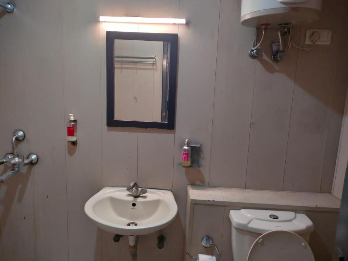 Divine Inn Couple Friendly Hotel Near Sector 51 Metro Station Νόιντα Εξωτερικό φωτογραφία