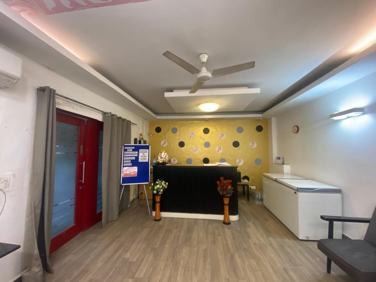 Divine Inn Couple Friendly Hotel Near Sector 51 Metro Station Νόιντα Εξωτερικό φωτογραφία