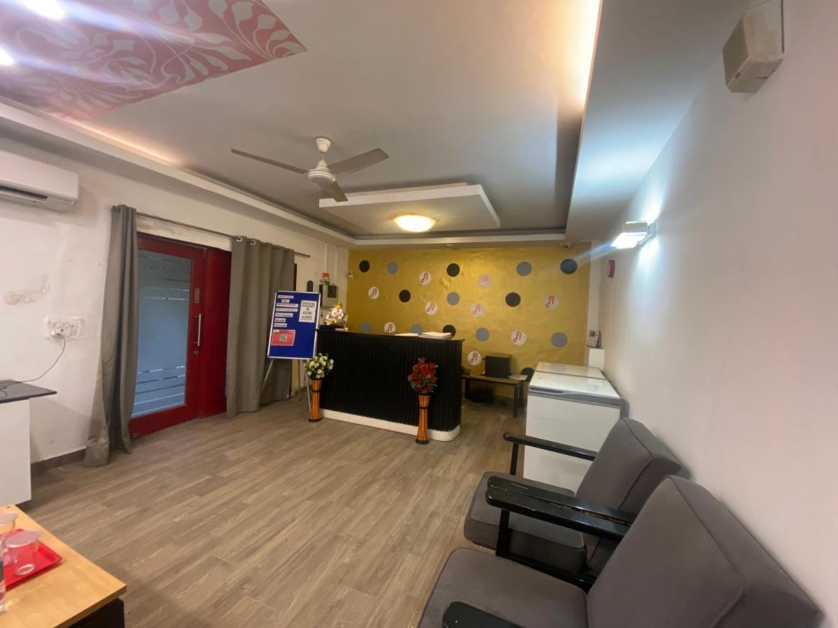 Divine Inn Couple Friendly Hotel Near Sector 51 Metro Station Νόιντα Εξωτερικό φωτογραφία