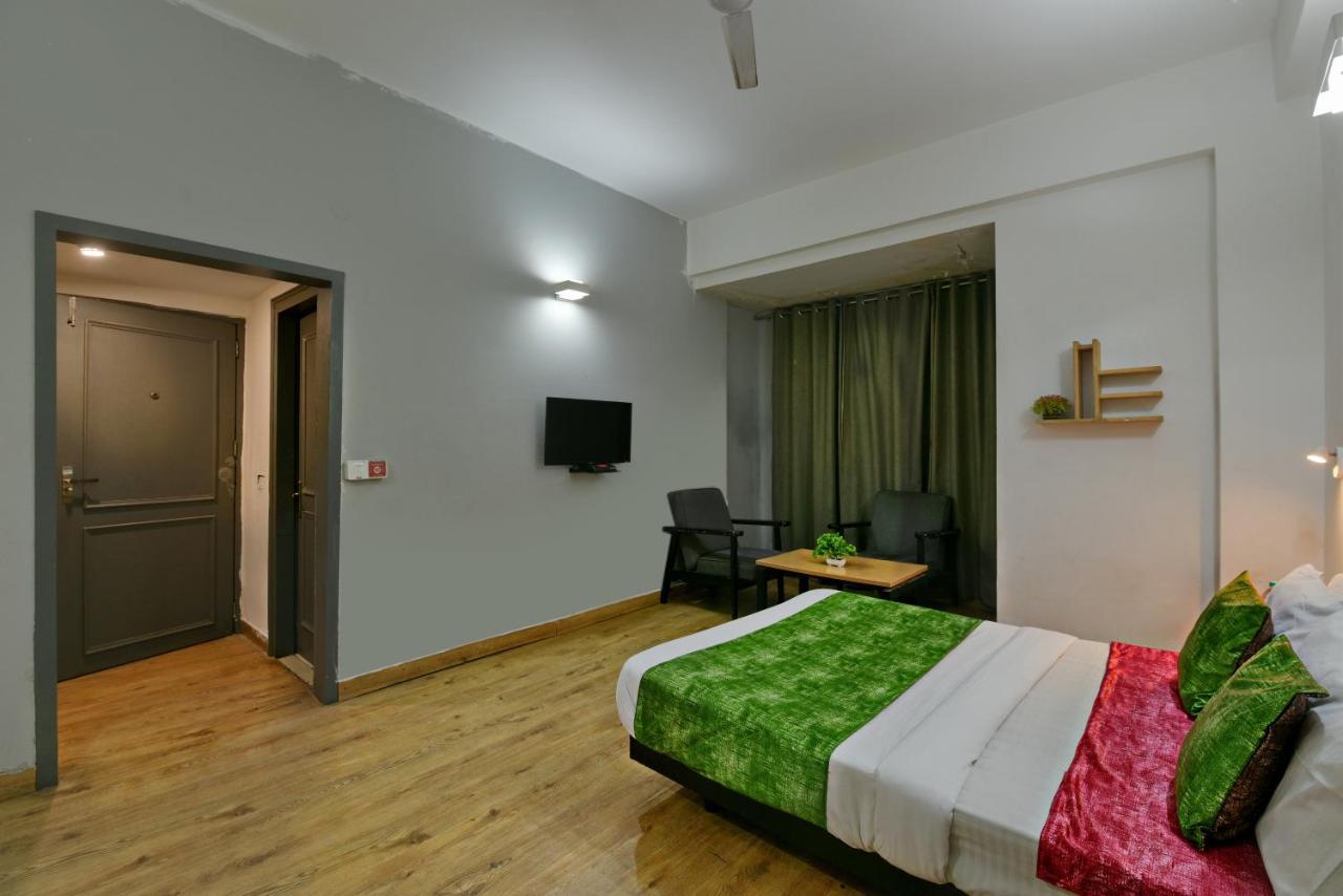 Divine Inn Couple Friendly Hotel Near Sector 51 Metro Station Νόιντα Εξωτερικό φωτογραφία