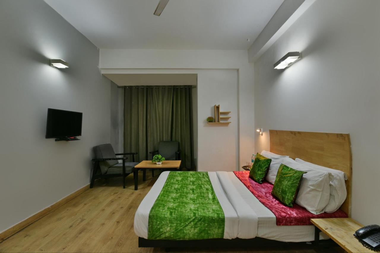 Divine Inn Couple Friendly Hotel Near Sector 51 Metro Station Νόιντα Εξωτερικό φωτογραφία