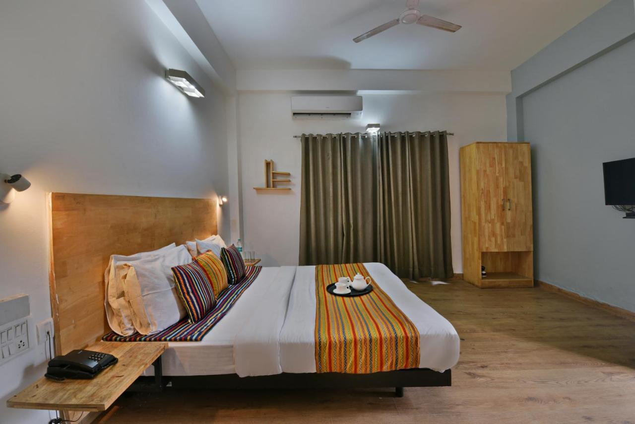 Divine Inn Couple Friendly Hotel Near Sector 51 Metro Station Νόιντα Εξωτερικό φωτογραφία
