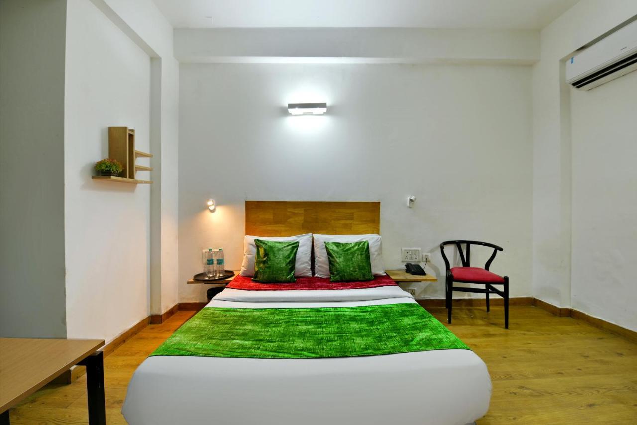 Divine Inn Couple Friendly Hotel Near Sector 51 Metro Station Νόιντα Εξωτερικό φωτογραφία